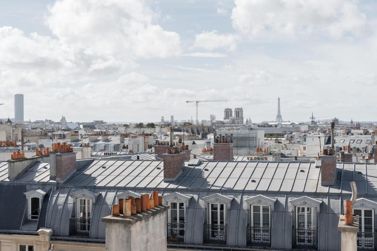 Bright And Homely 1 Bedroom Rooftop In The Marais In * Parijs
