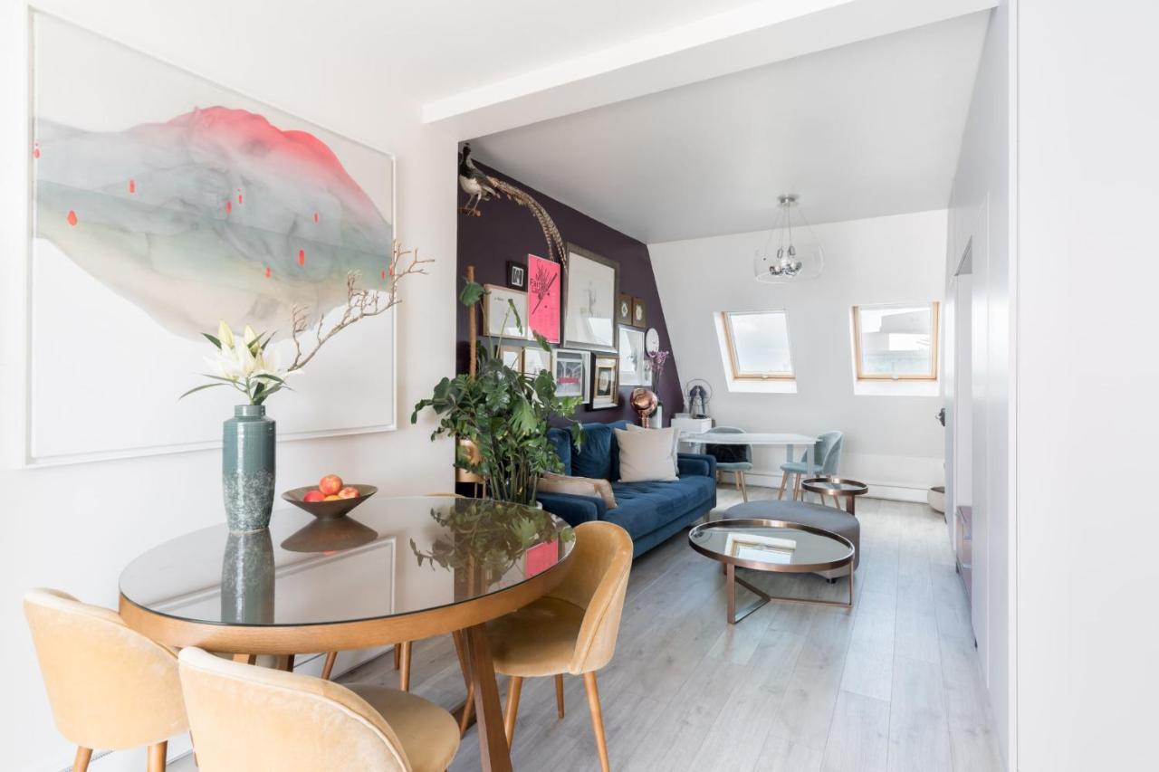 Bright And Homely 1 Bedroom Rooftop In The Marais In * Parijs