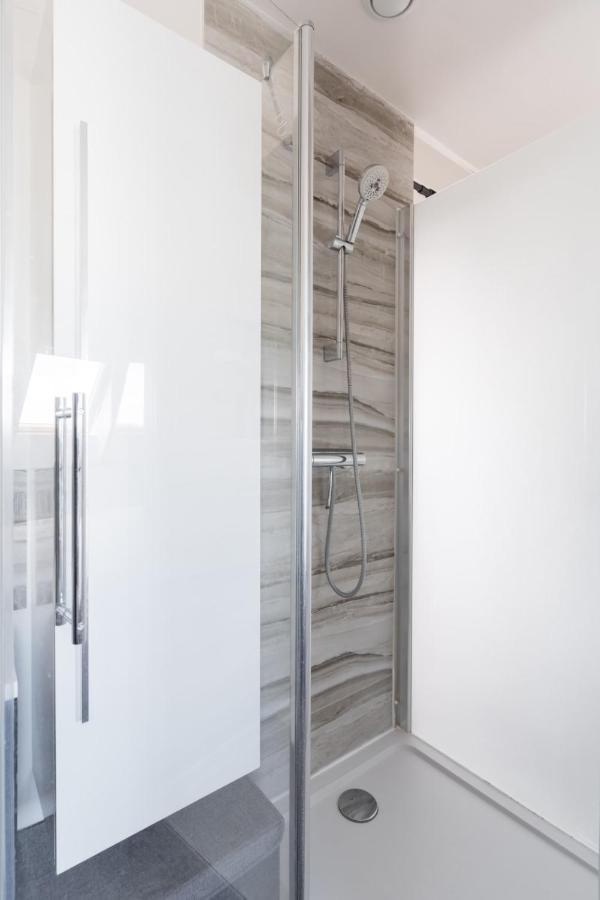 Bright And Homely 1 Bedroom Rooftop In The Marais In Appartement *