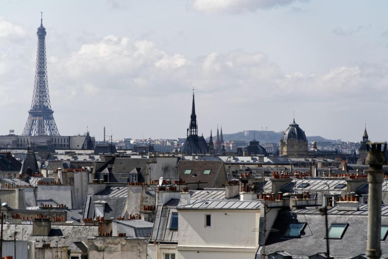 Bright And Homely 1 Bedroom Rooftop In The Marais In * Parijs