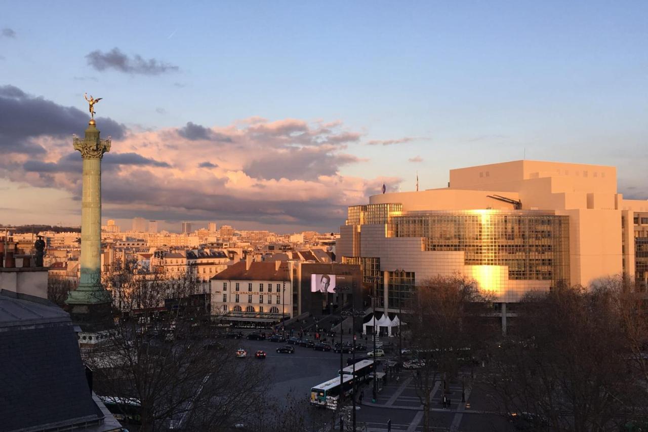 Bright And Homely 1 Bedroom Rooftop In The Marais In * Parijs
